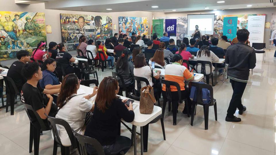 Araneta City hosts seminar on building, growing businesses