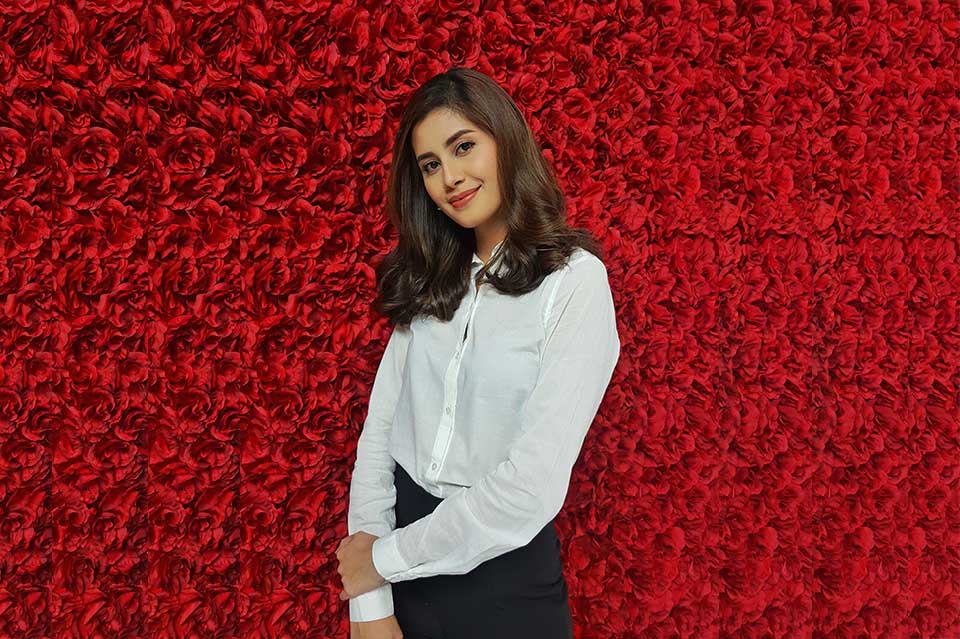 Araneta City lights up Christmas with Anne Curtis, other stars