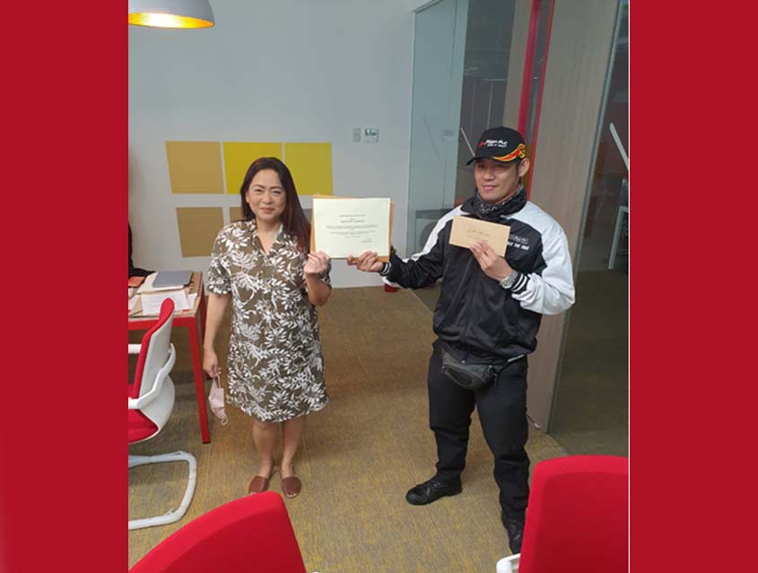 Araneta Group awards P100K to Pizza Hut delivery rider who went viral